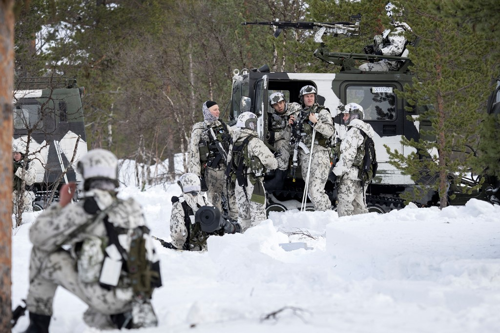 Finnische Jägersoldaten nehmen im Rahmen der Nordic Response-Übung der NATO in Finnland an einer Ausbildung mit schwedischen Einheiten teil Anders Wiklund/TT News Agency/über Reuters